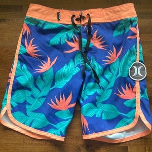 Hurley swim trunk size 6